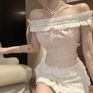 オフショルレーストップス ショルダーリボントップス レディース トップス シャツ ブラウス カットソー ショート クロップド丈 オフショルダー タイト スリム 細身 フェミニン レース リボン 前開き ボタン かわいい 大人可愛い きれいめ カジュアル おしゃれ こなれ感 ガーリー ラブリー キュート 切り替えデザイン 夏 通勤 通学 デート お出かけ イベント 旅行 女子会 休日 ショッピング コンサート ライブ 体型カバー モテ トレンド インスタ映え