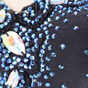 社交ダンス 衣装 ラテン ドレス ワンピース 黒 青 ブルー デモ 競技 透け感 軽い 薄い パーティ 発表会 ブラック系 ブルー系 スリット おしゃれ 動きやすい 軽量 エレガント 女性用 競技用衣装 フォーマル