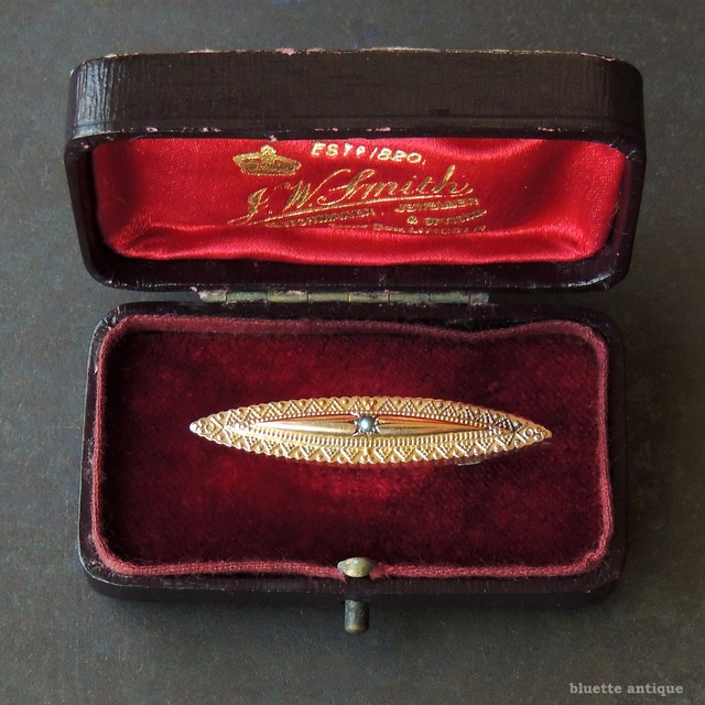 英国アンティークジュエリー 15ctゴールド 真珠 クレセント（三日月）ブローチ（ソーティングメモ付）