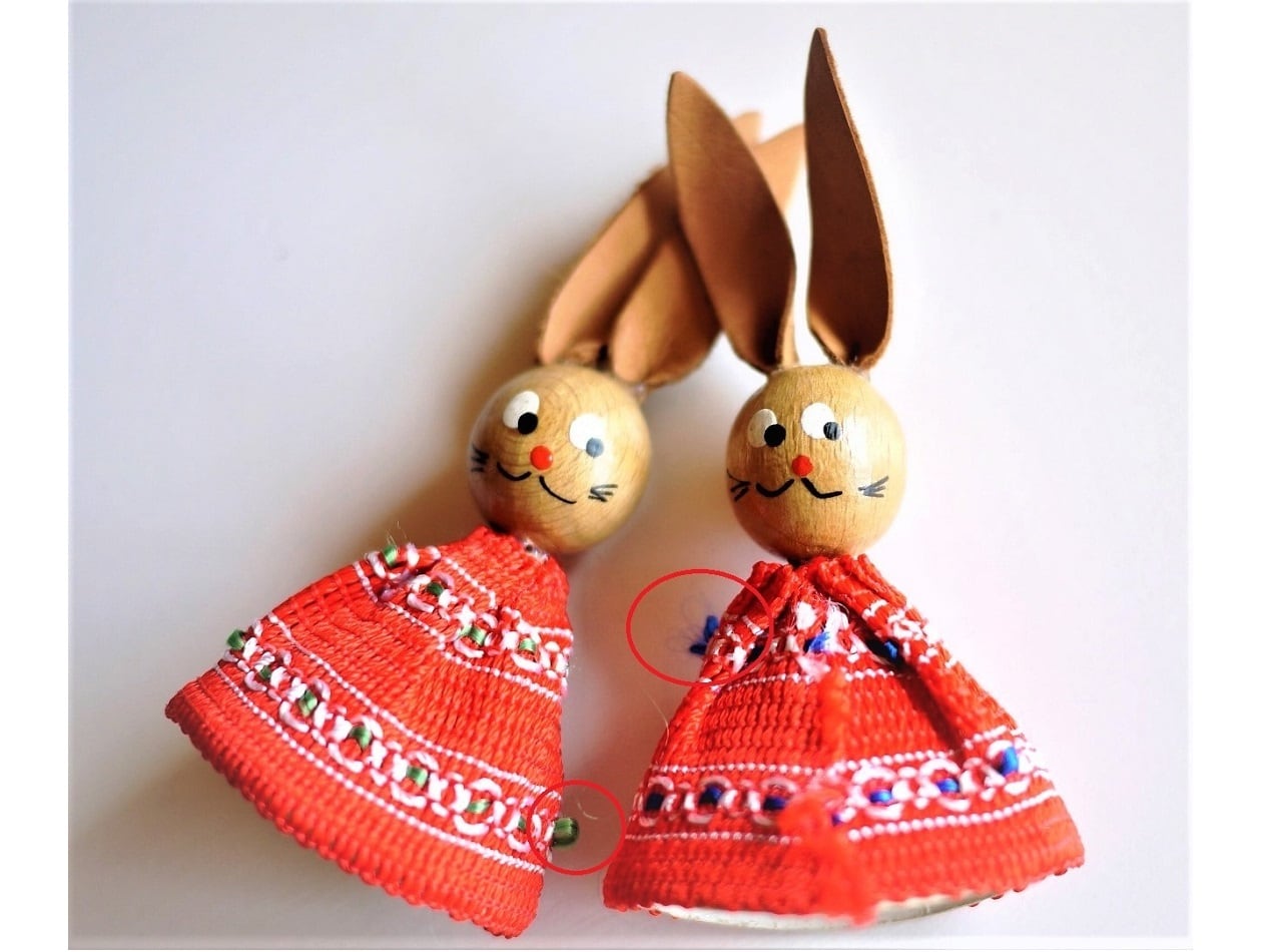 ヴィンテージエルツ 2匹のうさぎ 赤いドレス 革と天然木 ドイツ ザクセン イースター
