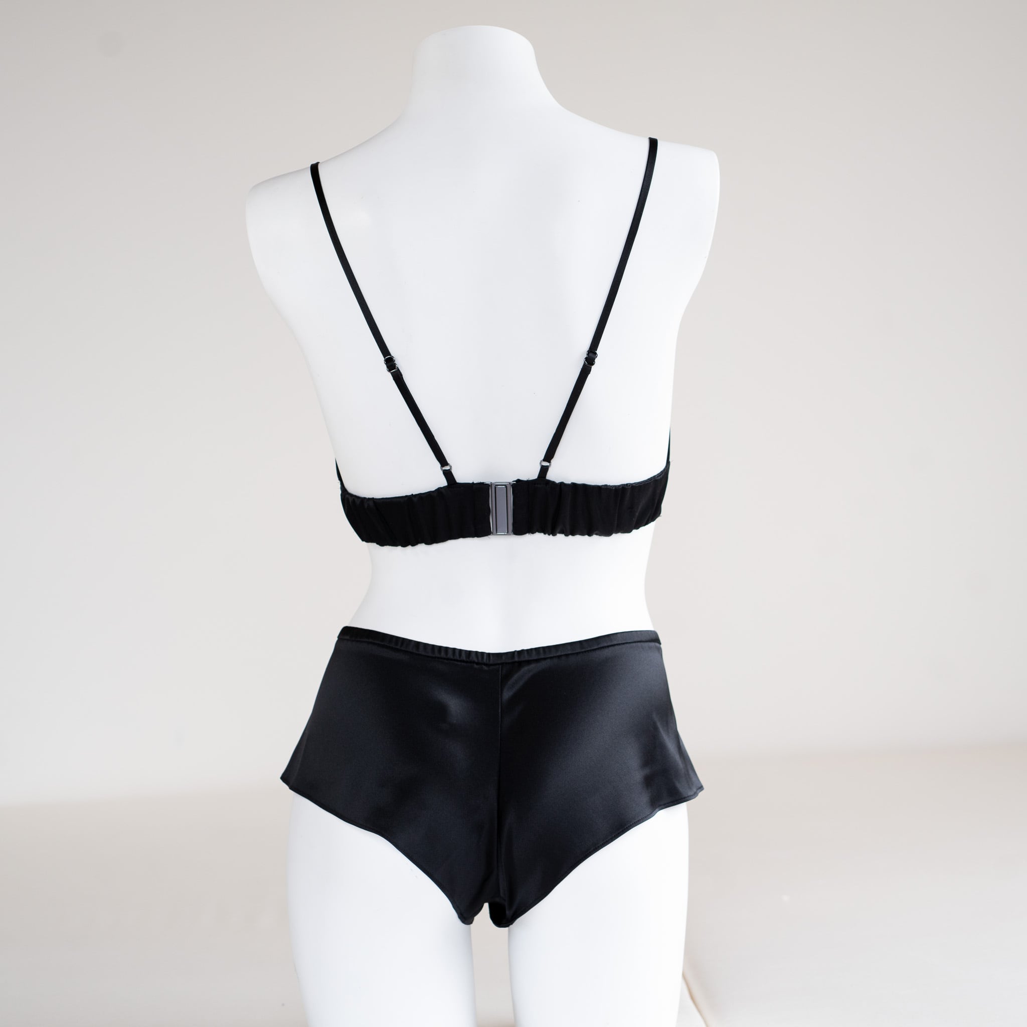basara silk ディーププランジブラ　ショーツ　セット　バラ可 New ディーププランジブラ Black & Black~Basic edition~ | Basara