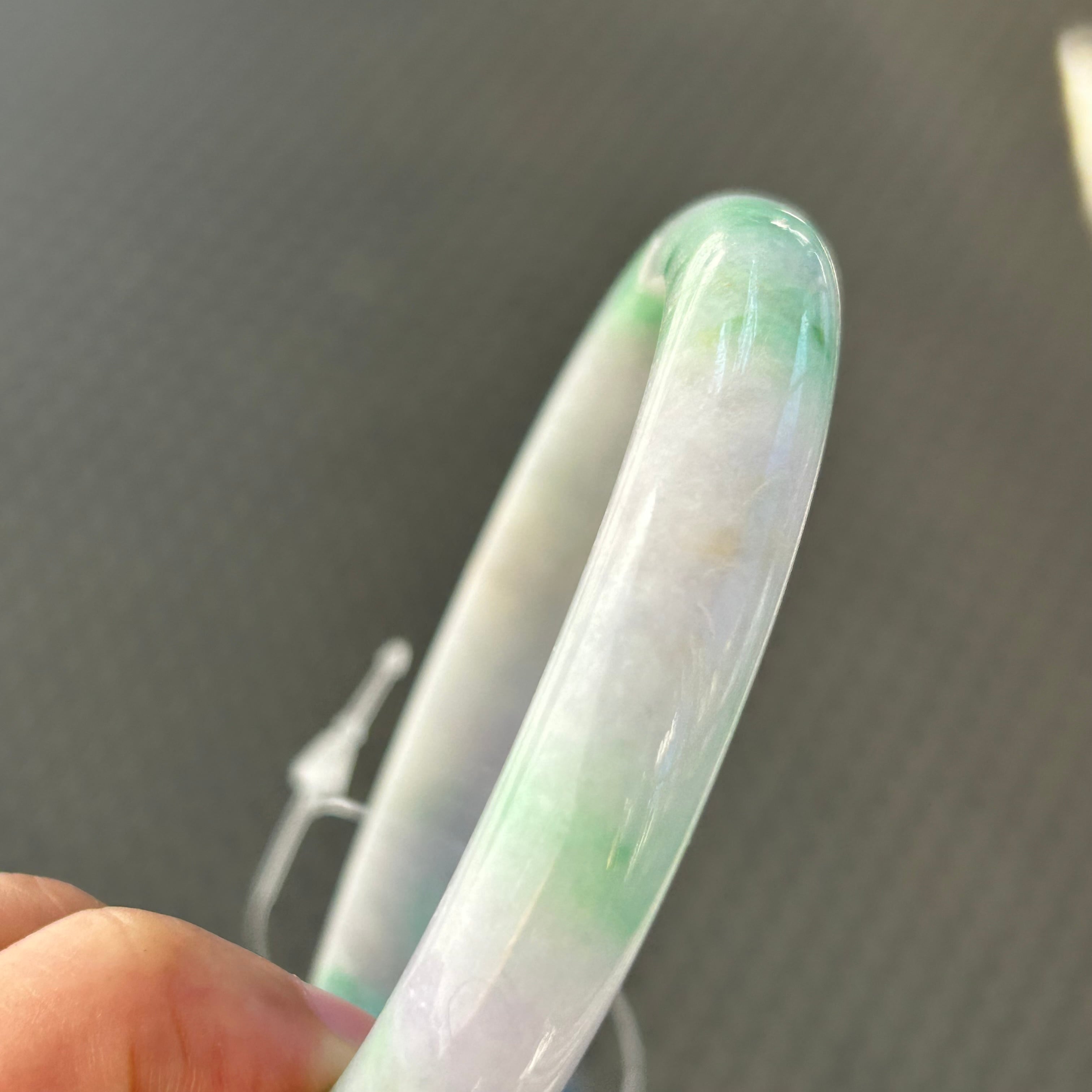 年末大放出】本翡翠バングル ミャンマー産 春彩 | FARBE 年末大放出】本翡翠バングル ミャンマー産 春彩 | FARBE