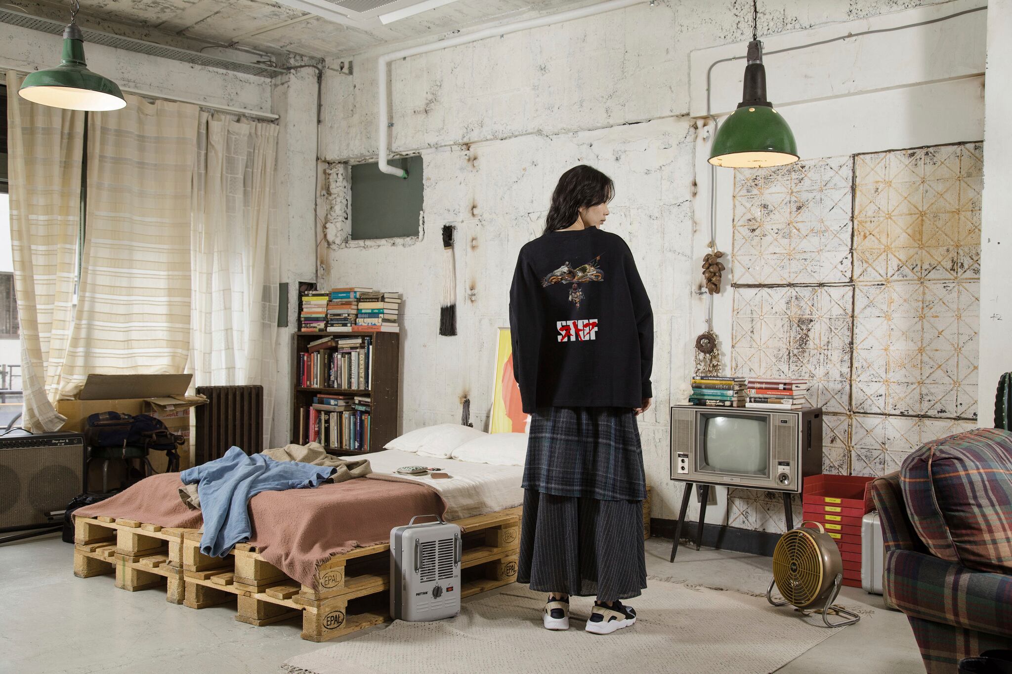 Back Pages Relax Pulover Black | Connecter Tokyo by Brand Collective