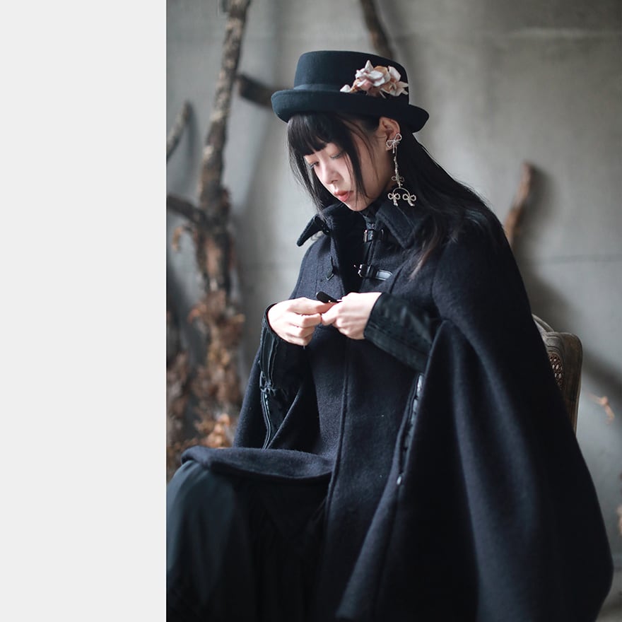 タダシショージ希少　新品　ミニ丈ブラックケープ　羽織り　ブラック　フォーマル タダシショージ希少 新品 ミニ丈ブラックケープ 羽織り ブラック