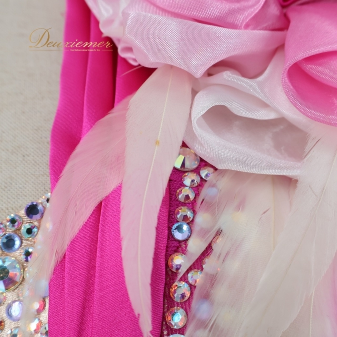 社交ダンス 衣装 Nakagawa ナカガワ ラテン ドレス ワンピース 羽 花 フリル レース 豪華 デモ 競技 ダンス パーティ ピンク系 ホワイト系 パフォーマンス パーティー用 コスチューム