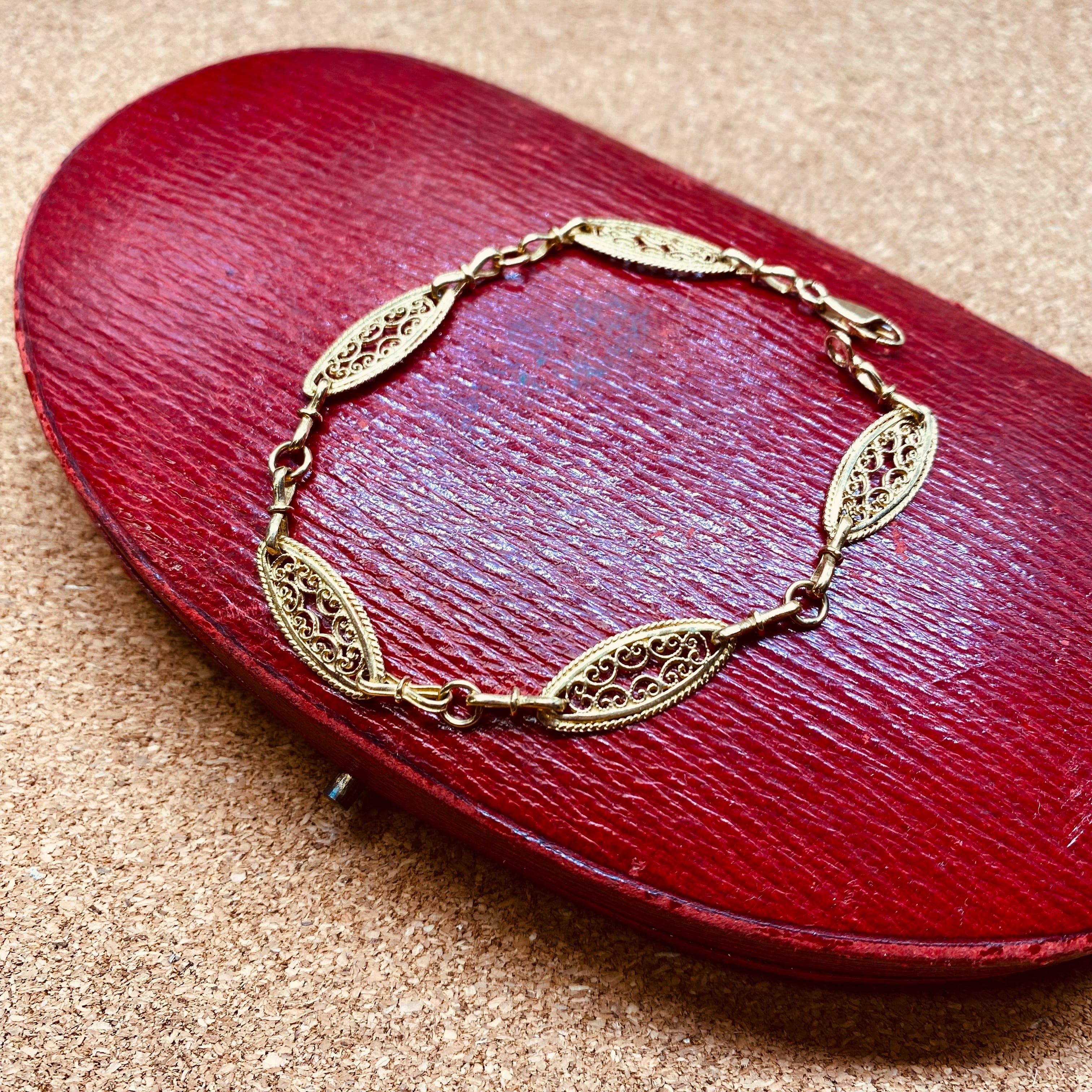 DBT00028 フランス アンティーク 18金フィリグリー ブレスレット 〜時を紡ぐ透かし細工〜