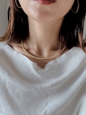 sleek wave necklace