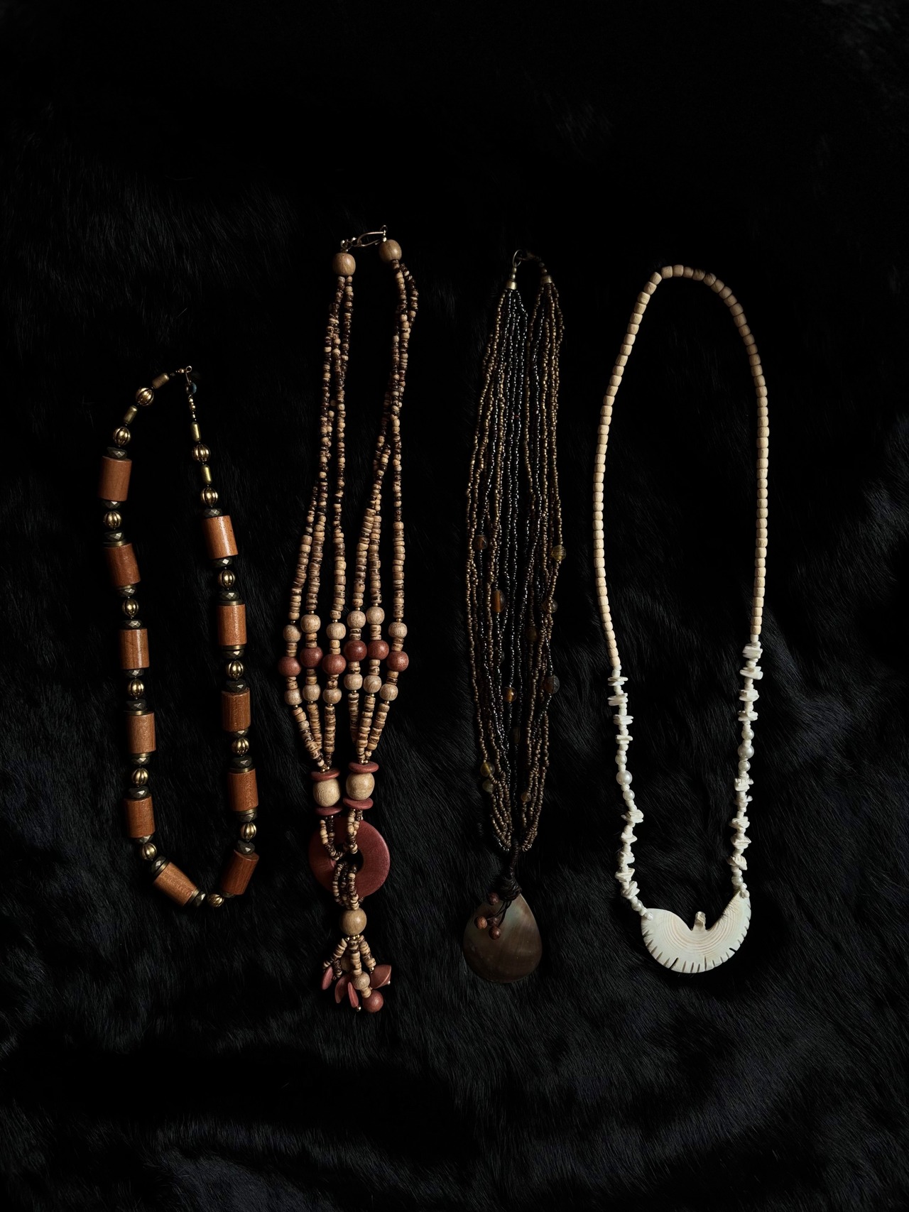 wood and gold tone bead necklace-5144-8