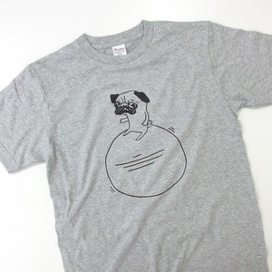 パグとヨガボール Tシャツ dog57 ダイエット 犬 ブヒ パグ 好き 服 ゆるい イラスト
