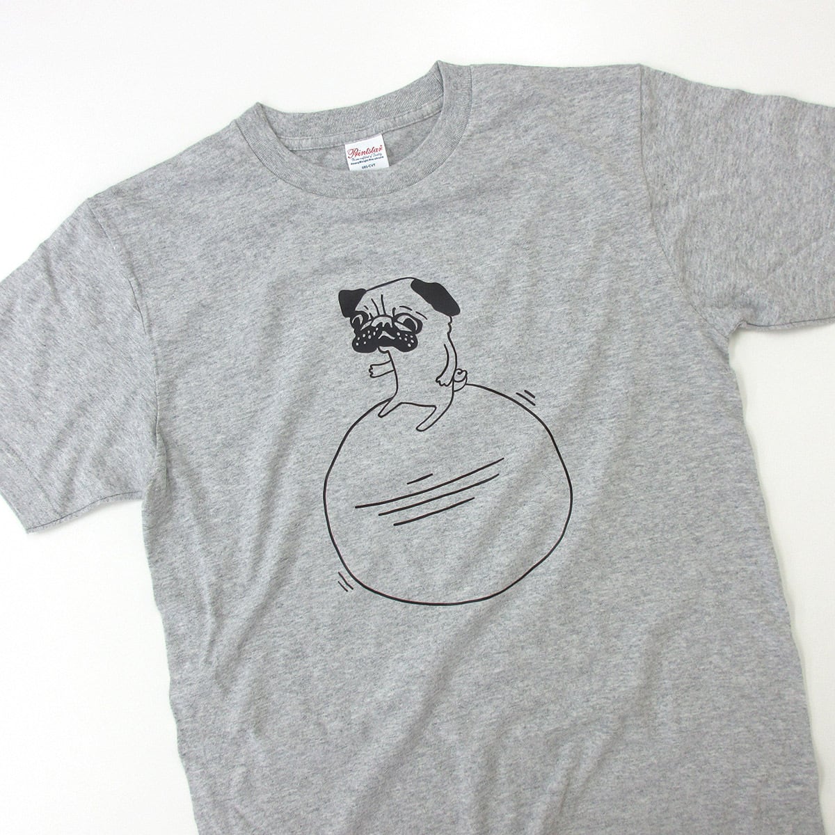 パグとヨガボール Tシャツ dog57 ダイエット 犬 ブヒ パグ 好き 服 ゆるい イラスト