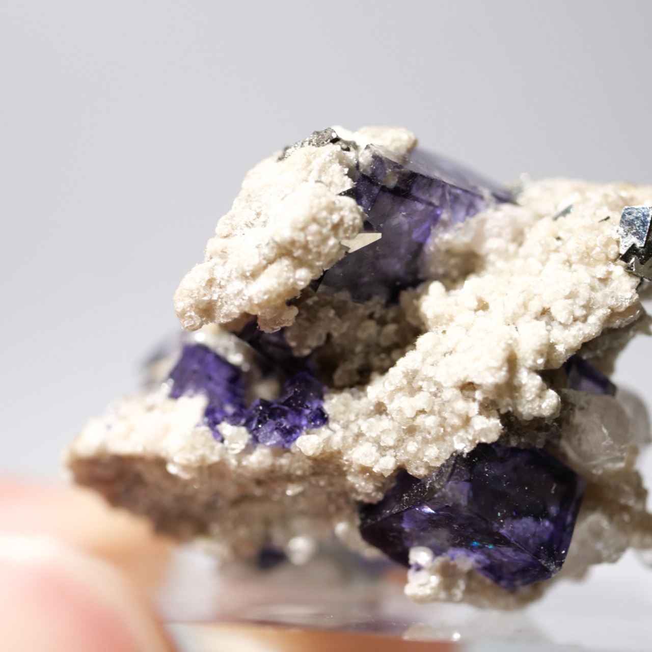 ヤオガンシャン産 フローライト 共生 / 原石 標本