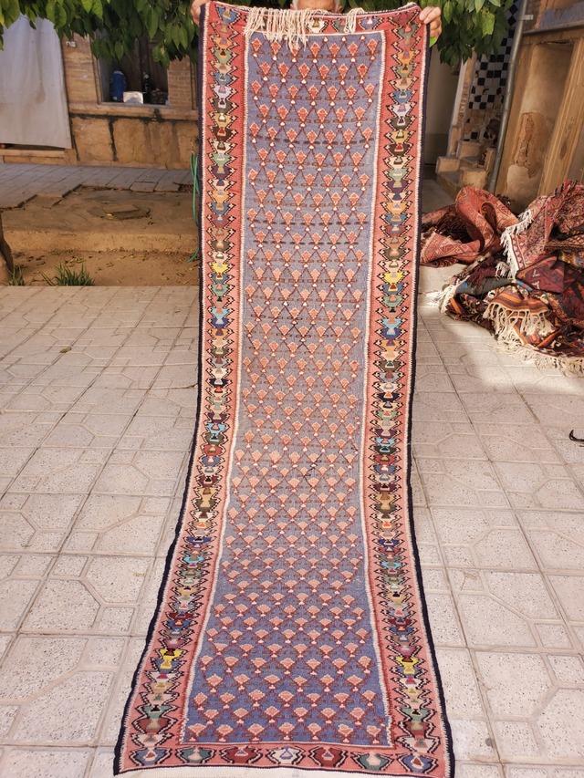 絨毯クエスト44【No.28】Kilim ※現在、こちらの商品はイランに置いてあります。ご希望の方は先ずは在庫のご確認をお願いします。