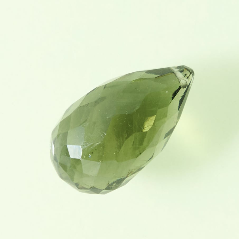 【稀少石】(1pic) モルダバイト type-A 5.25ct/ブリオレットカット/穴あり【チェコ共和国】nmod-0021