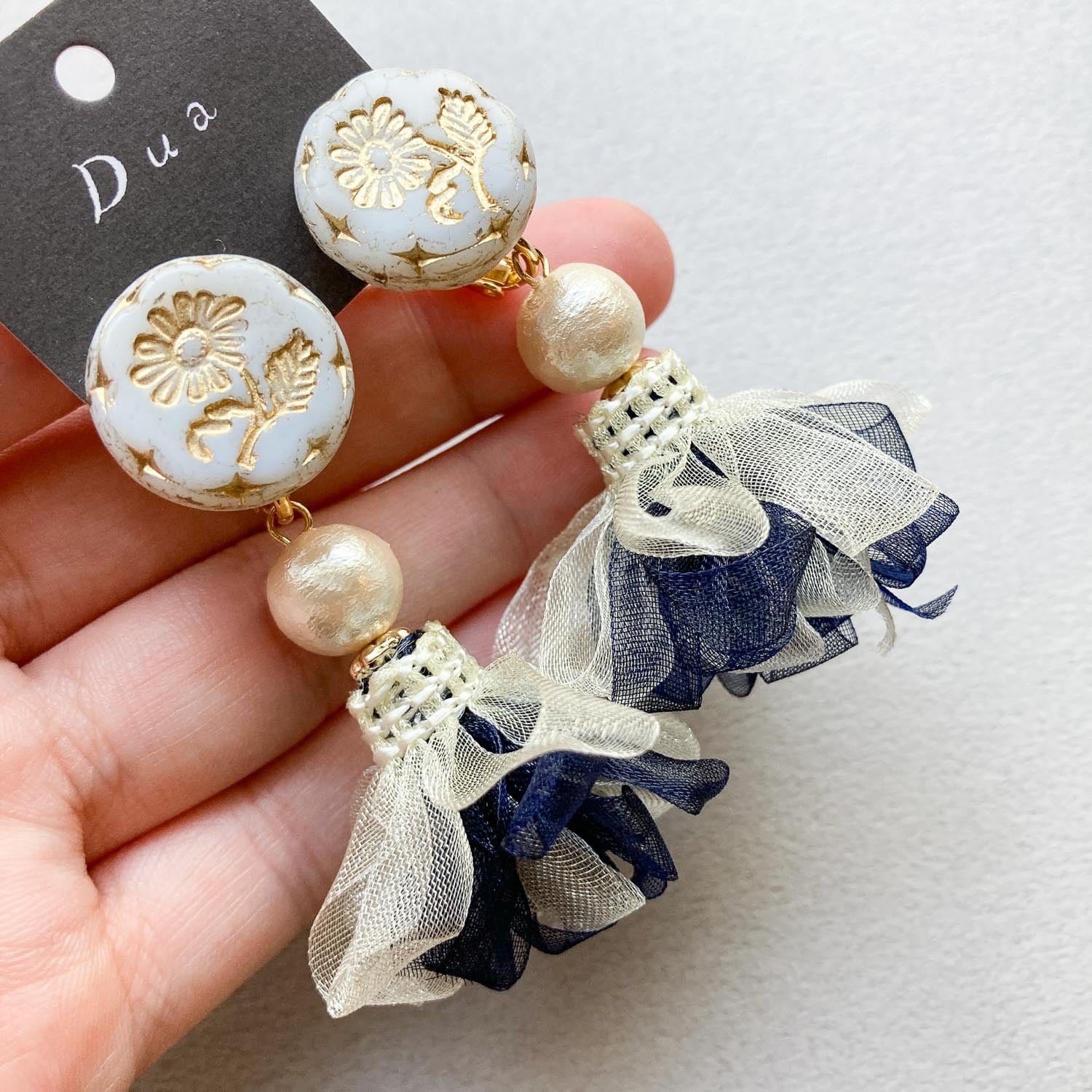 最終入荷〉バイカラー2重フリル・白ネイビー〈ピアス/イヤリング