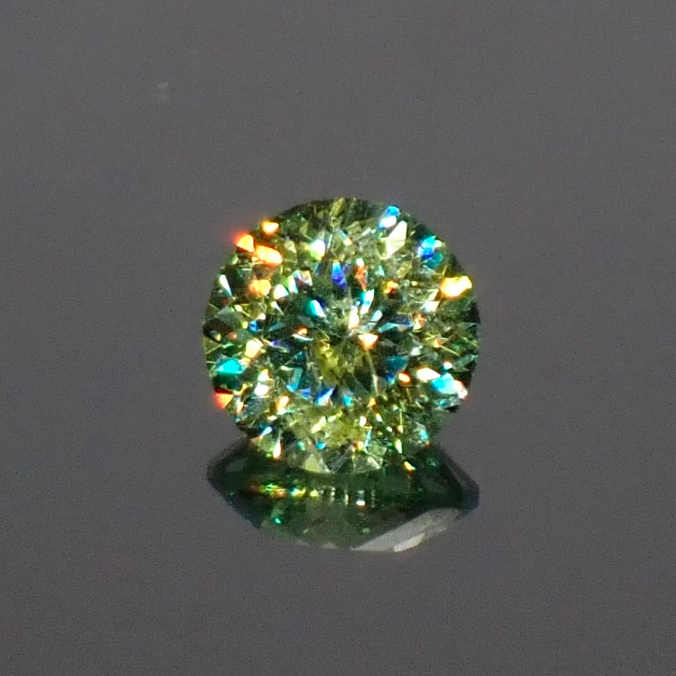 【Bright Brilliant Cut™️ “129 Facets” 】光彩が舞う、緑の幻影 0.41ct 天然 デマントイドガーネット