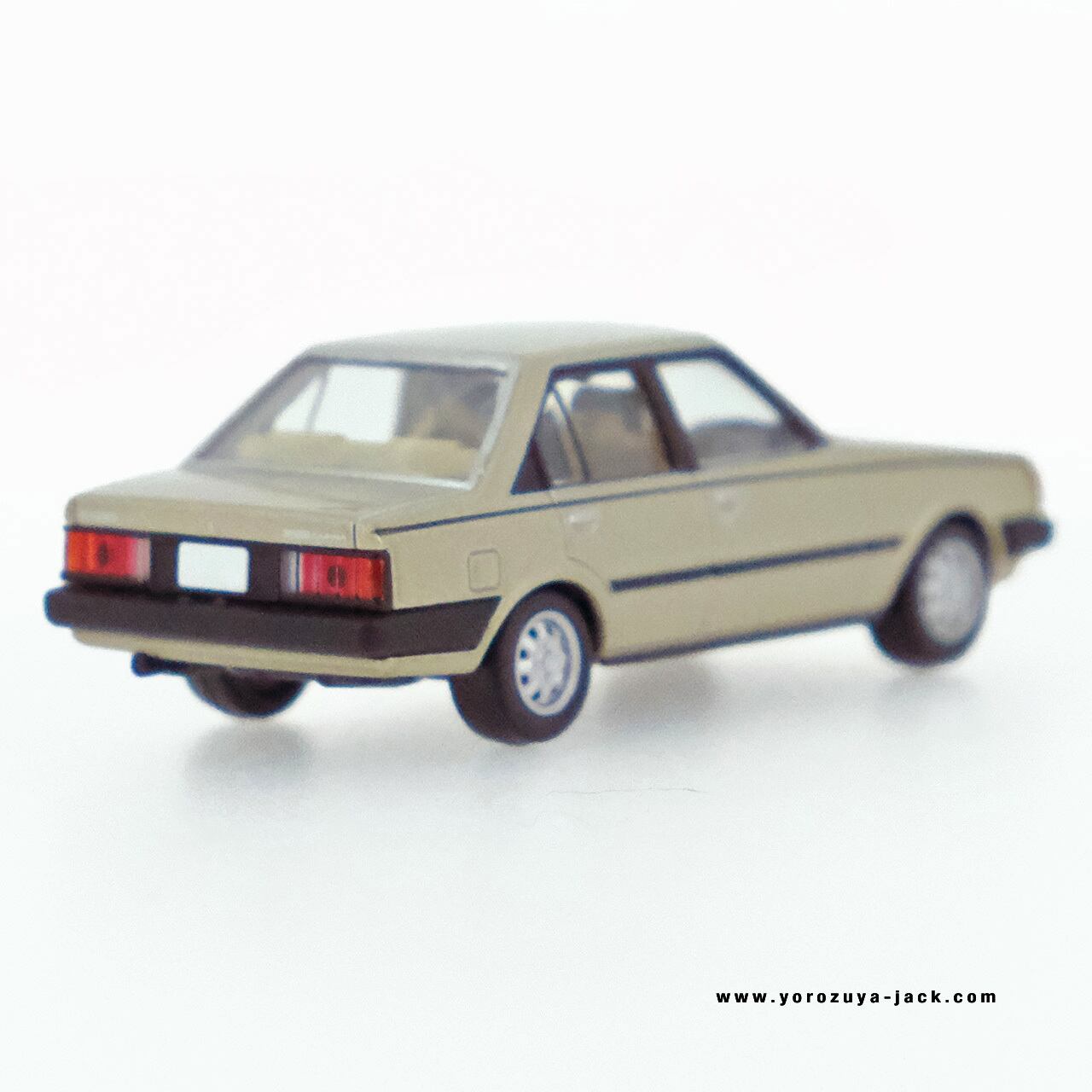 トミカリミテッドヴィンテージネオ LV-N68b トヨタ カリーナ 1500 SG