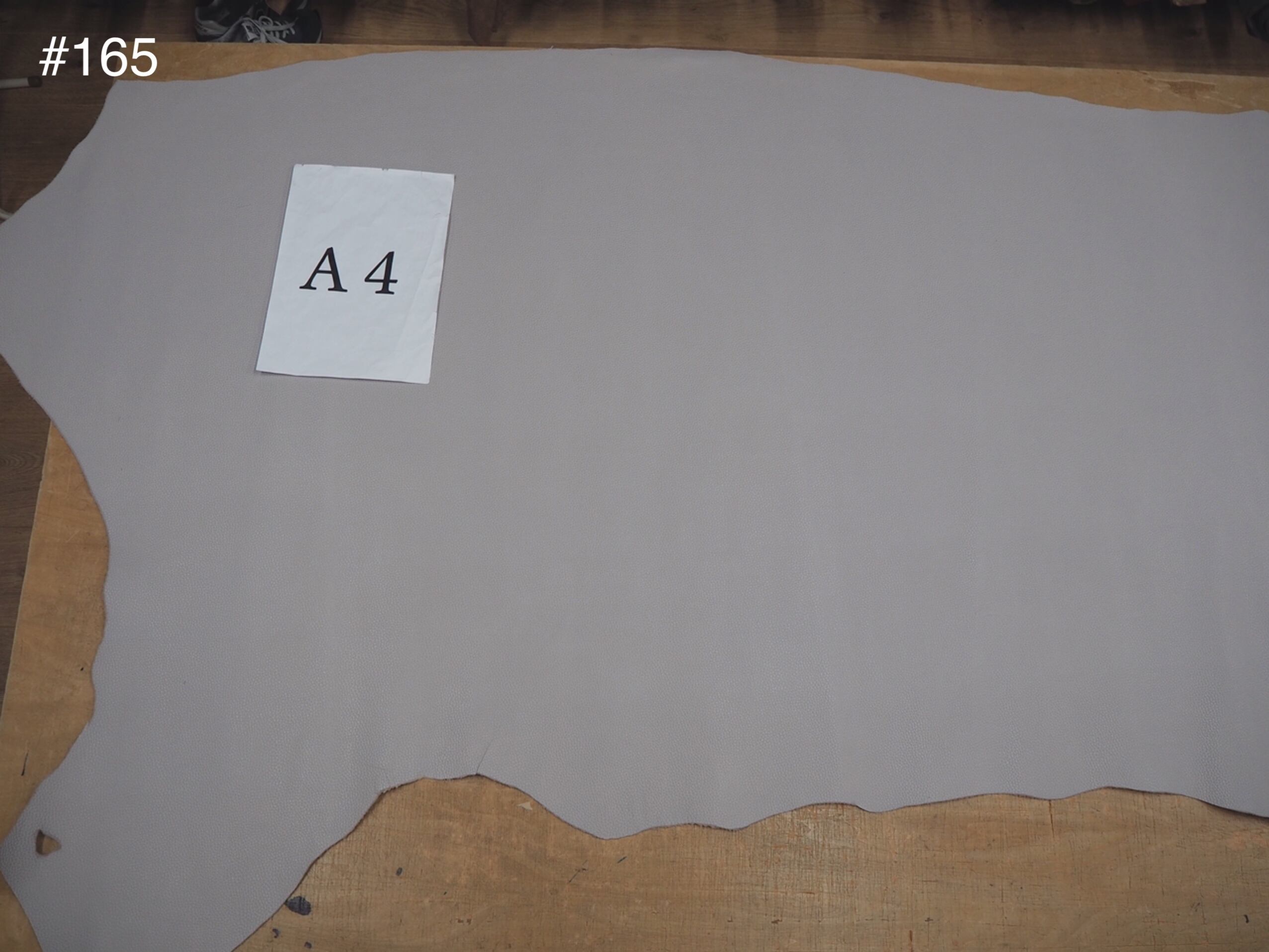 165】 シュリンク型押し ライトグレー | LEATHER FACTORY 