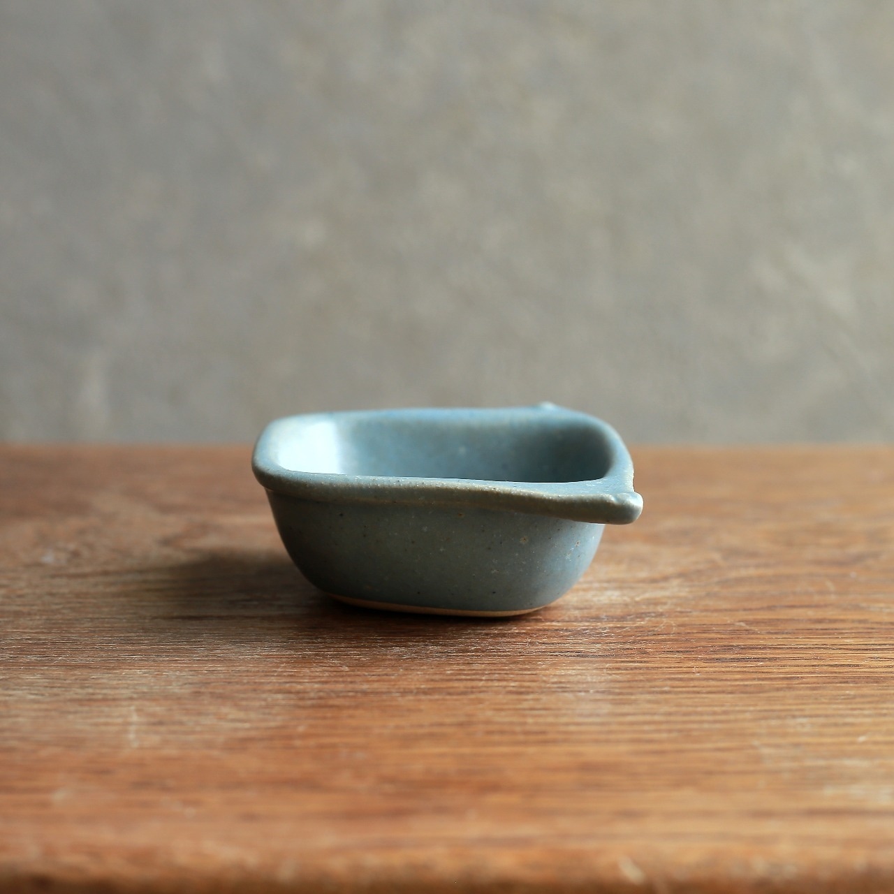 北欧感じる、淡いブルーが優しい鳥の器｜よしざわ窯 陶器の鳥型小鉢 北欧ブルー