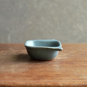 北欧感じる、淡いブルーが優しい鳥の器｜よしざわ窯 陶器の鳥型小鉢 北欧ブルー