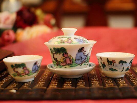 専用ページです！ 中国　古道具　茶器　骨董　蓋碗　花と虫　蝶 専用ページです！ 中国 古道具 茶器 骨董 蓋碗 花と虫 蝶 専用ページ