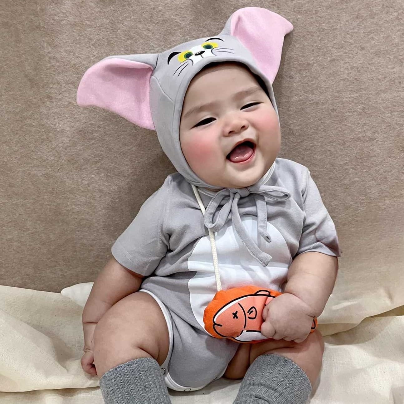 帽子とバッグ付き ねことねずみのハロウィンベビーロンパース