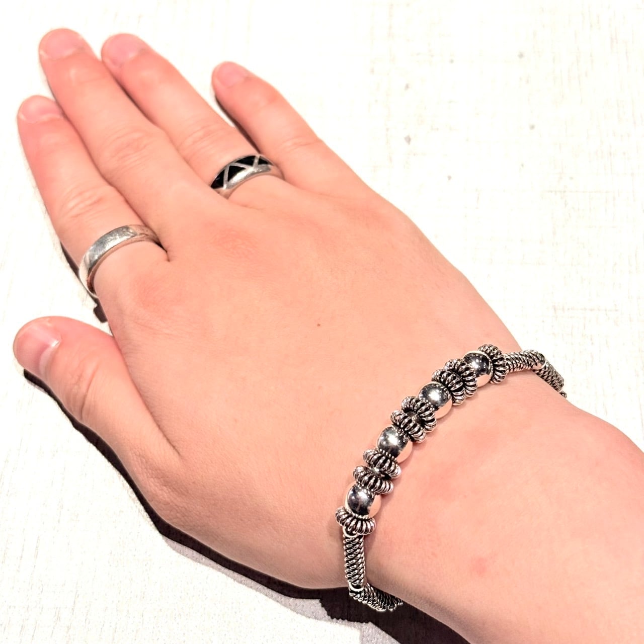DECORATIVE BEAD AND TEXTURED COIL BRACELET-SILVER925-コイル
