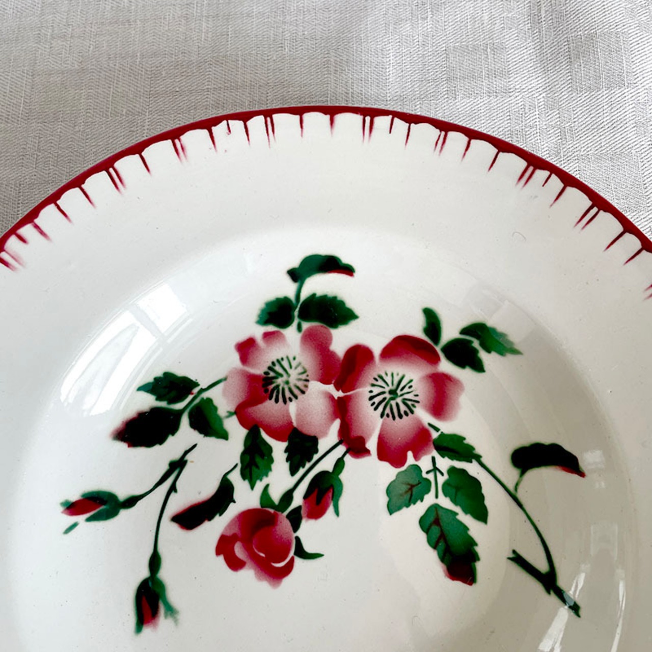 スープ皿　サルグミンヌ　Sarreguemines 赤い花ステンシル EPERNAYパターン 19twd32
