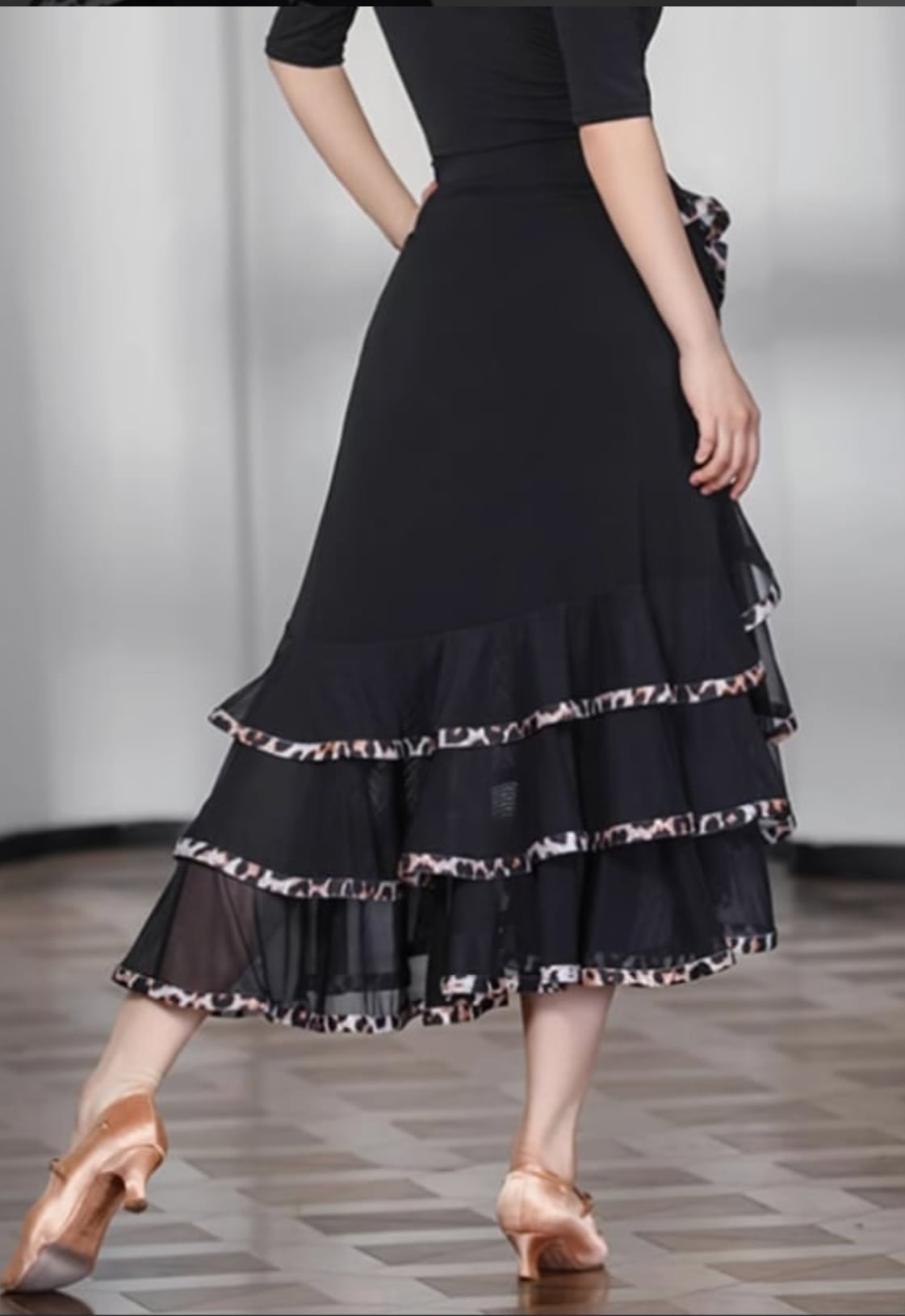 【新着】社交ダンス ドレス　ラテンドレス　　レオパード柄フリルスカート　M〜L   ST-26-6　  デモ・競技用ドレス　発表会衣装　パーティドレス　ワンピース　舞台衣装