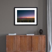 Twilight Grassland｜夕暮れの草原を描いた幻想的アートポスター｜穏やかな光と影が調和する北欧モダンインテリアにA2ポスター