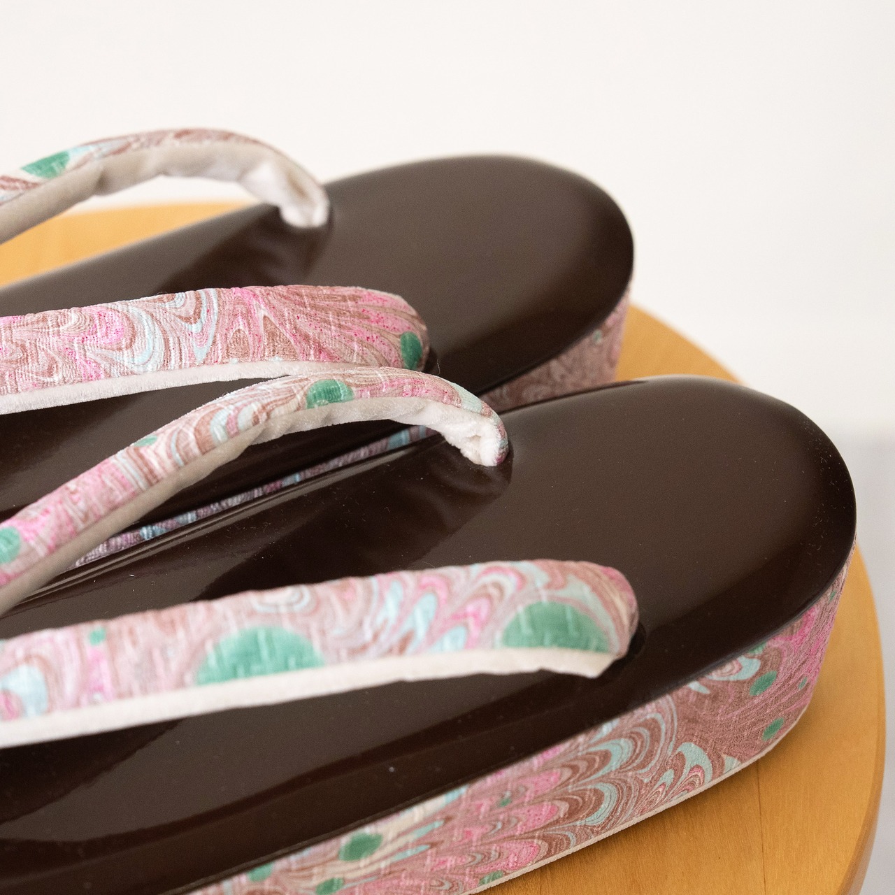 suminagashi 草履　L「ザッハトルテとフランボワーズ」