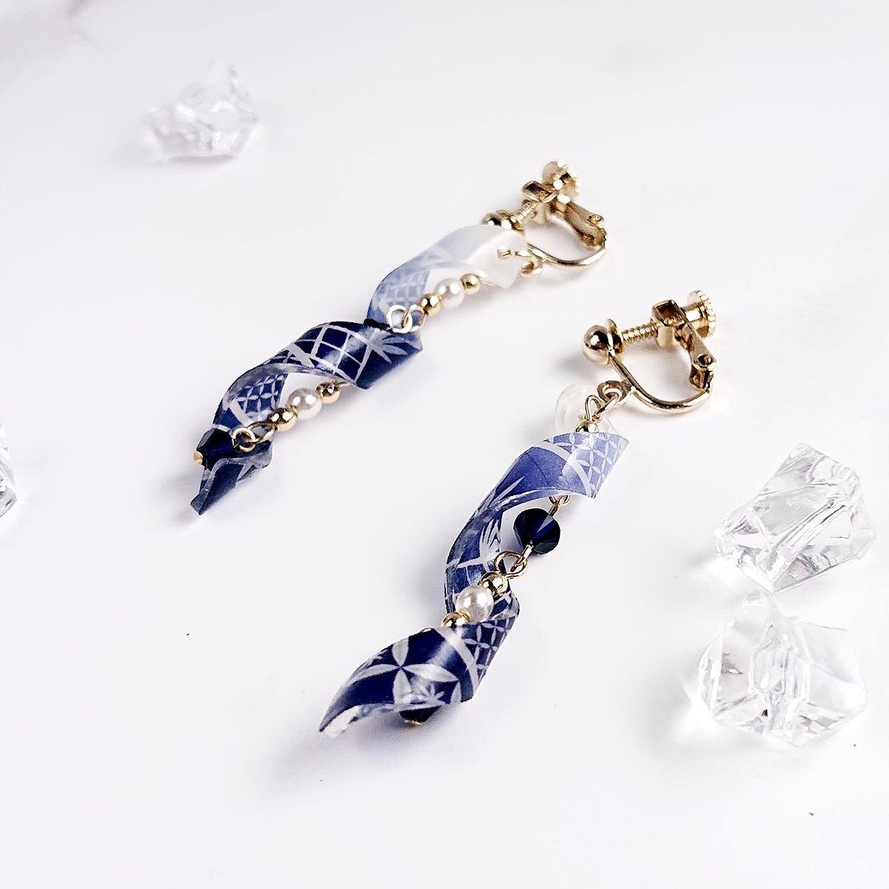 水流-つる- 切子柄(青)のイヤリング・ピアス