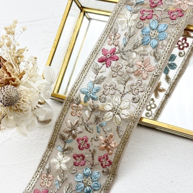 キュートフローラ　[サックスベージュ]　インド刺繍リボン　2389