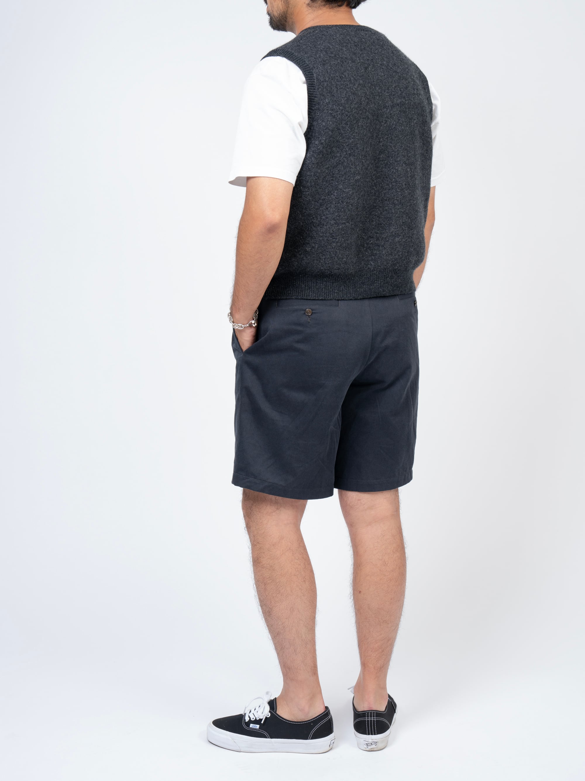 Cotton 2tuck Washed Chino Shorts (black) | OVY