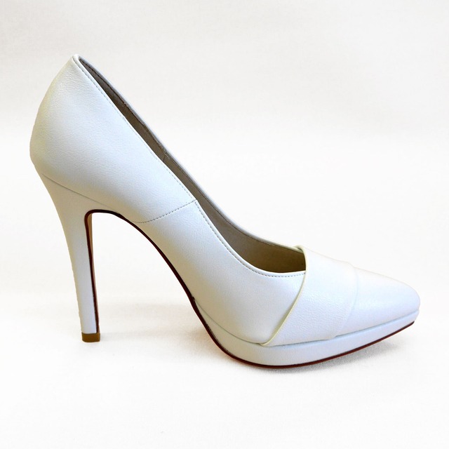 SUZUHA（スズハ）ポインテッドトゥ11cmヒール ベルトデザインハイヒールパンプス（ホワイト）