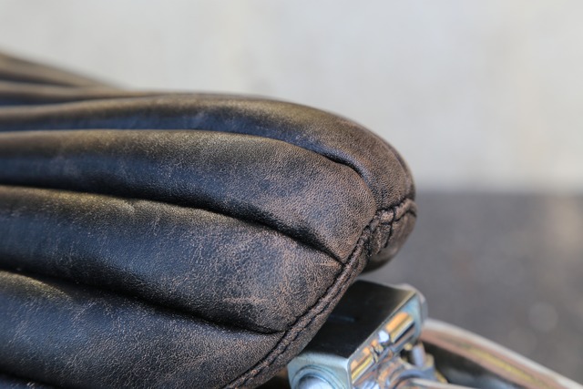 【抽選販売】クラックレザー : 60sクラシック コブラシート ［縦タック&ロール］　(CCC01)