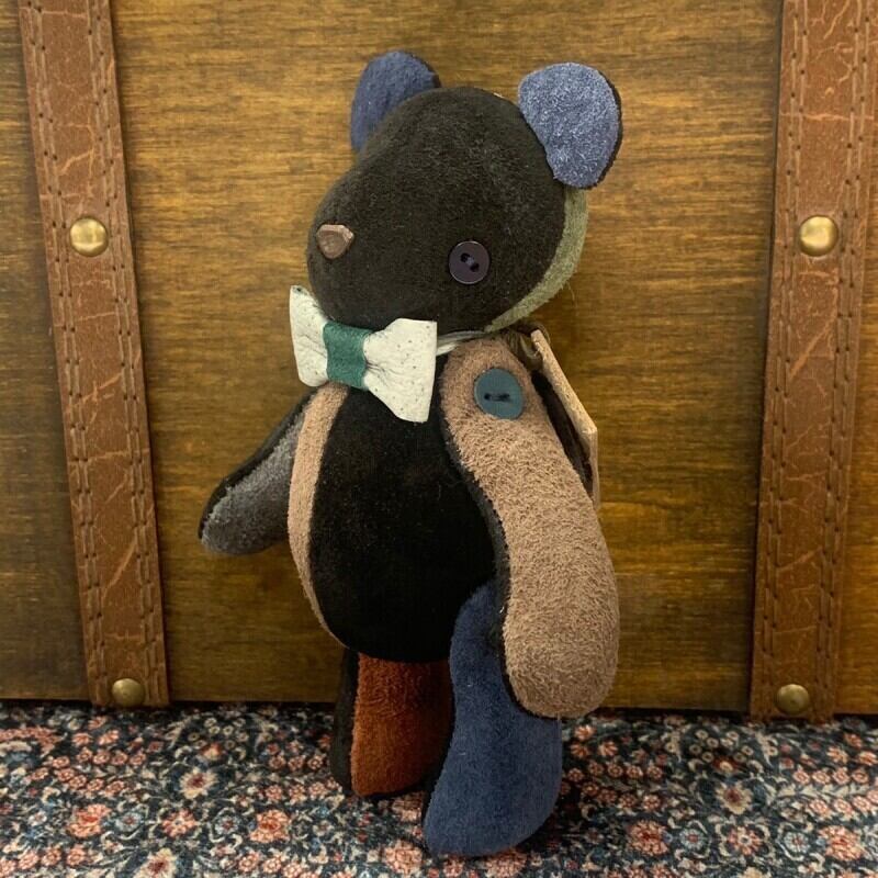 ピッグスウェードベルベア★端革を使ってアップサイクル「ベルズベア」写真の1点販売です　カラフルシック系2