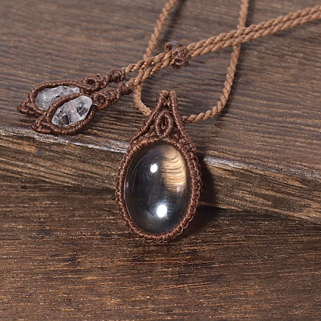 【一点物】水晶オーバルルースを包んだマクラメネックレスNo.2