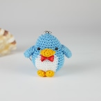 ペンギン ブルー ネクタイ　編みぐるみストラップ