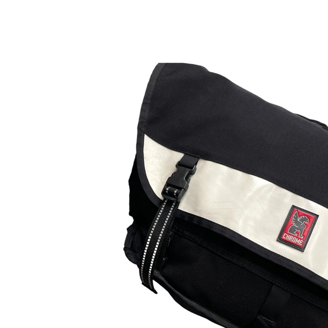 00s CHROME Messenger Bag greeny used clothing