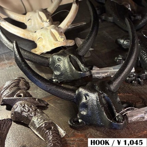 DULTON BULL SKULL HOOK (2 colors) - Classic Ivory and Antique Black. Perfect for DIY projects, simple ironwork, and store interiors.