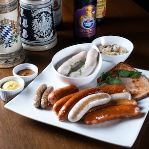 大満足の9種15P+ベーコン!スペツィアルヴルストセット