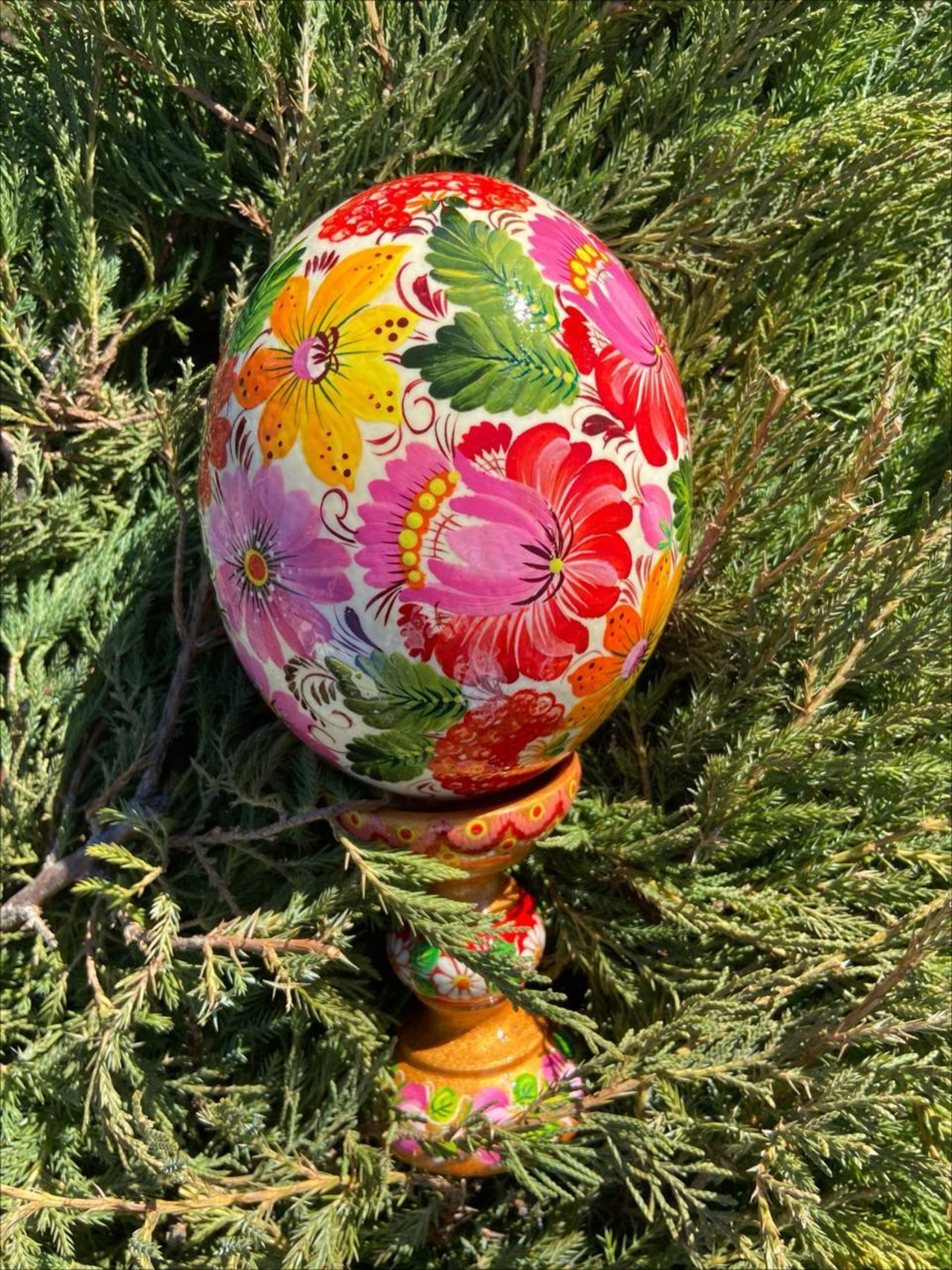 ペトリキウカ塗り　ダチョウの卵　プィサンカ・スタンド付き（イースター・エッグ） 20cm（Homenko作） Ostrich egg with wooden stand - 3