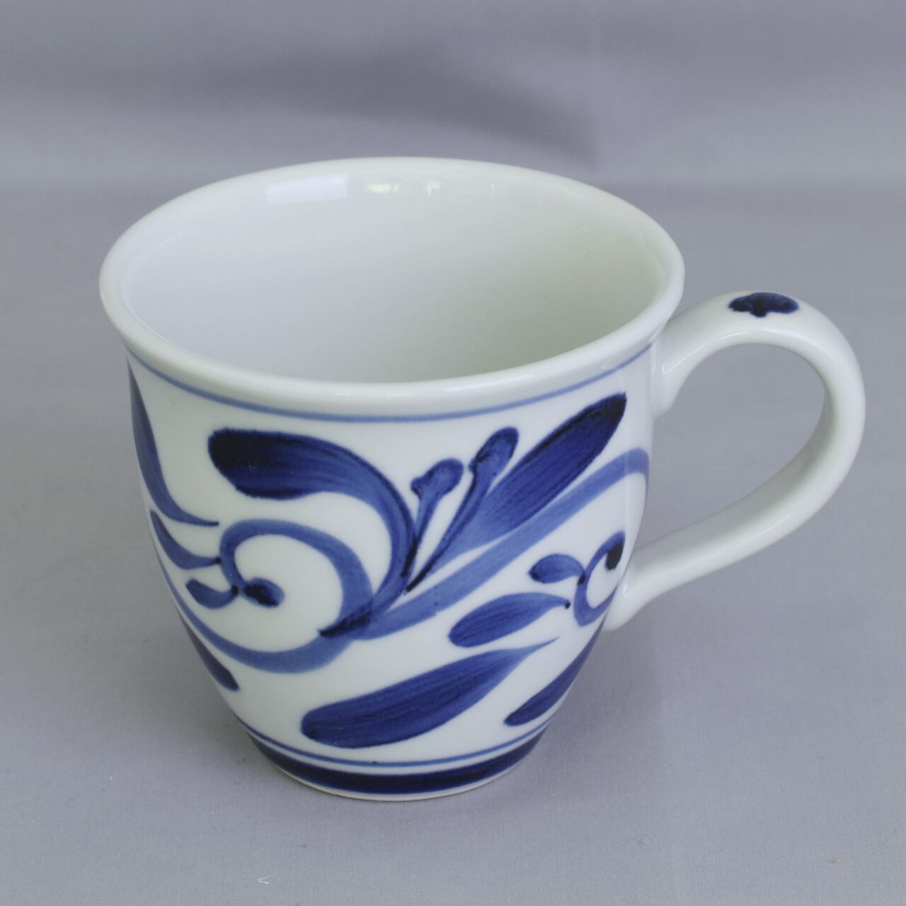 砥部焼 千山窯 丸型マグカップ 唐草