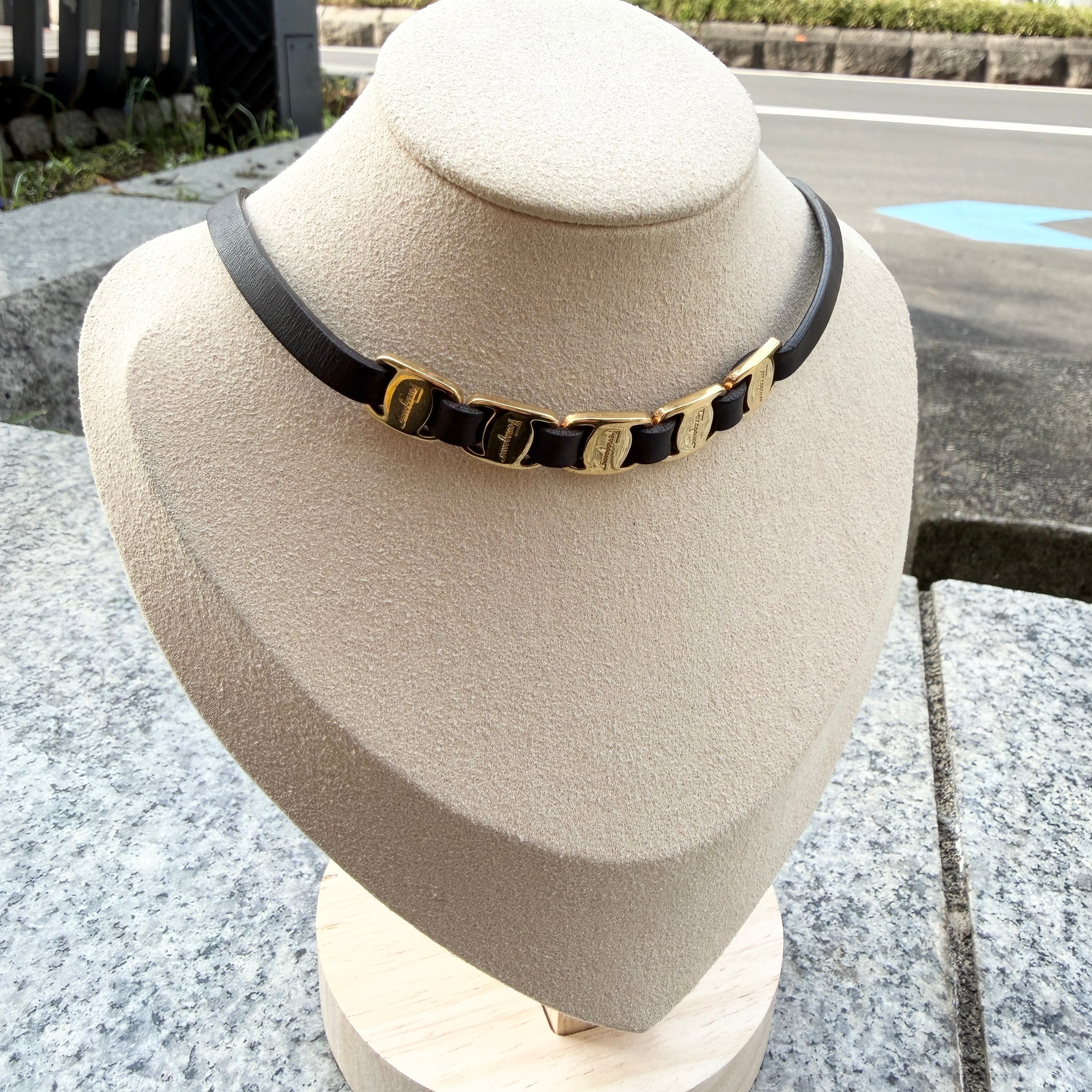salvatore ferragamo choker | CHIMI VINTAGE