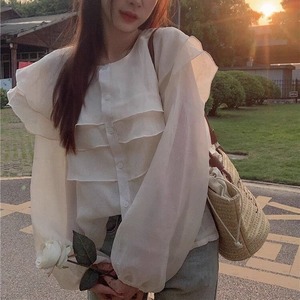 レディース トップス ブラウス 長袖 パフスリーブ ボリューム袖 ラウンドネック 襟なし オーバーサイズ  フェミニン 前開き フリル ボタン かわいい 大人可愛い 上品 おしゃれ こなれ感 ガーリー 存在感 抜け感 ラブリー キュート 無地 春 秋 ママ 学生 通学 デート お出かけ 旅行 レストラン 女子会 休日 ホテル ショッピング コンサート ライブ 合コン コンパ カフェ 楽ちん 普段使い 着回し モテ 清楚 S M L XL 白 ホワイト  大人カラー 春カラー パープル