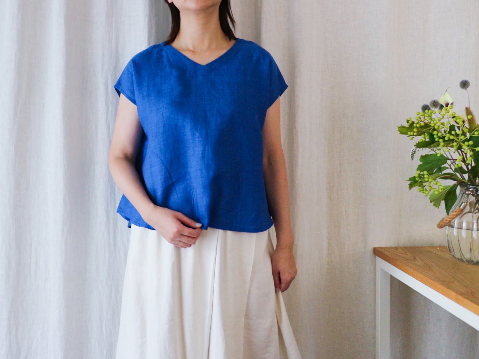 サラリと心地よい リネン100% フレンチスリーブフレアーブラウス(ロイヤルブルー)