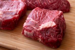 NZ産 牧草牛 1,000g (250g × 4枚) 【贈答用お肉セット / ステーキ用】