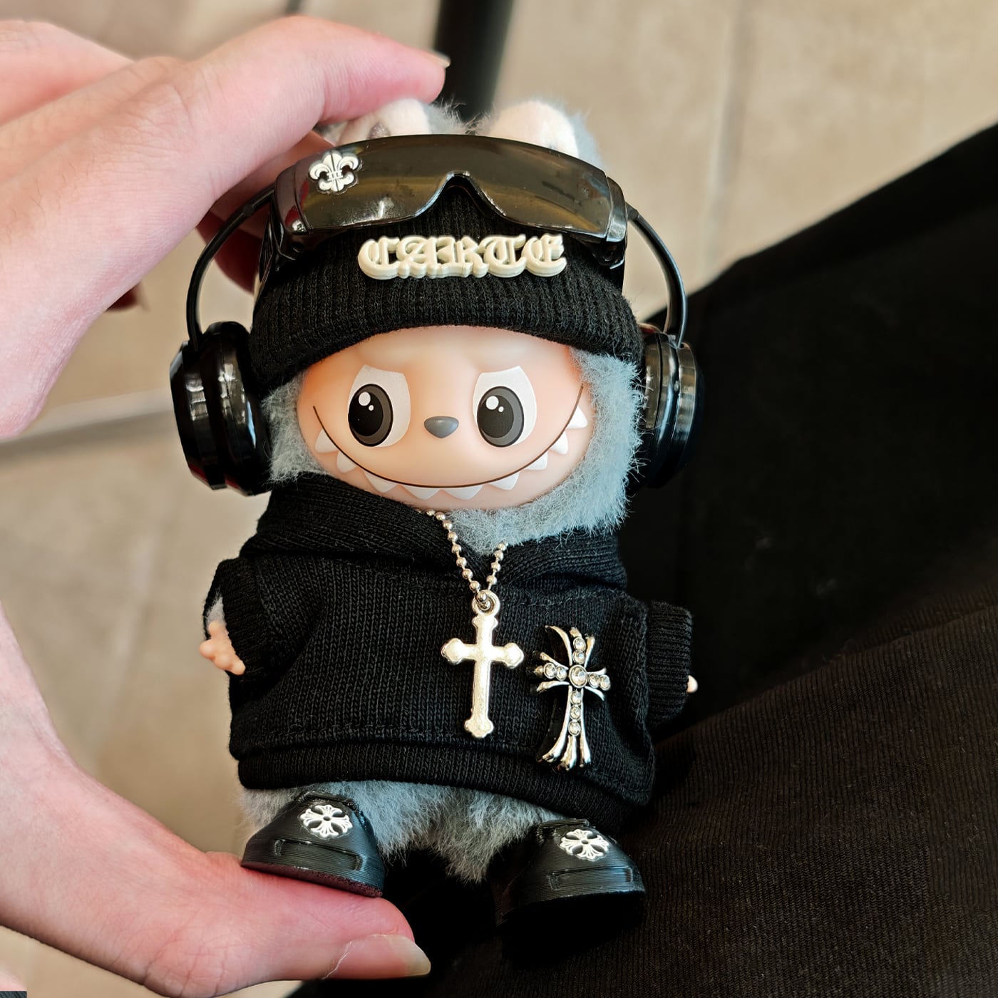 全ブラッククールスタイル!ネックレス付き♥ Labubu 4.0 10cm 全6点ブラックコーデセット クール 可愛い 着せ替え