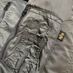 【ALPHA INDUSTRIES】フーデッドリブジャケット フライトジャケット ジャンパー ブルゾン MA-1 ワッペン フード リブ 中綿 ミリタリー フルジップ ジップアップ M アルファ サーモライト THERMOLITE エドウィン EDWIN 日本企画 US古着