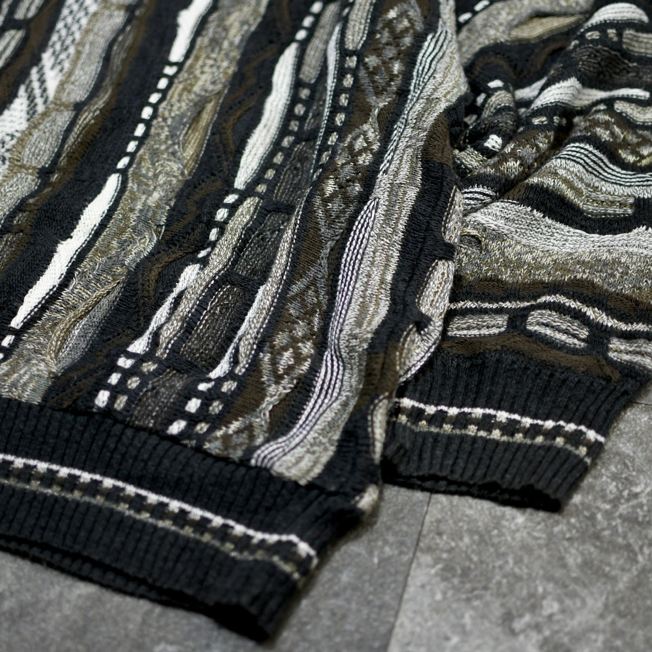 brown 3D design knit